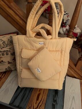 Wilo the Label Tote Bag (Yellow)